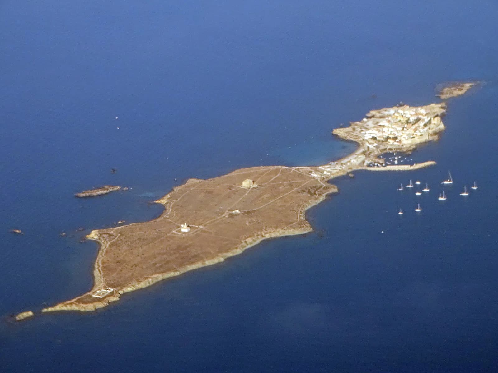 La isla de Tabarca vista desde el aire