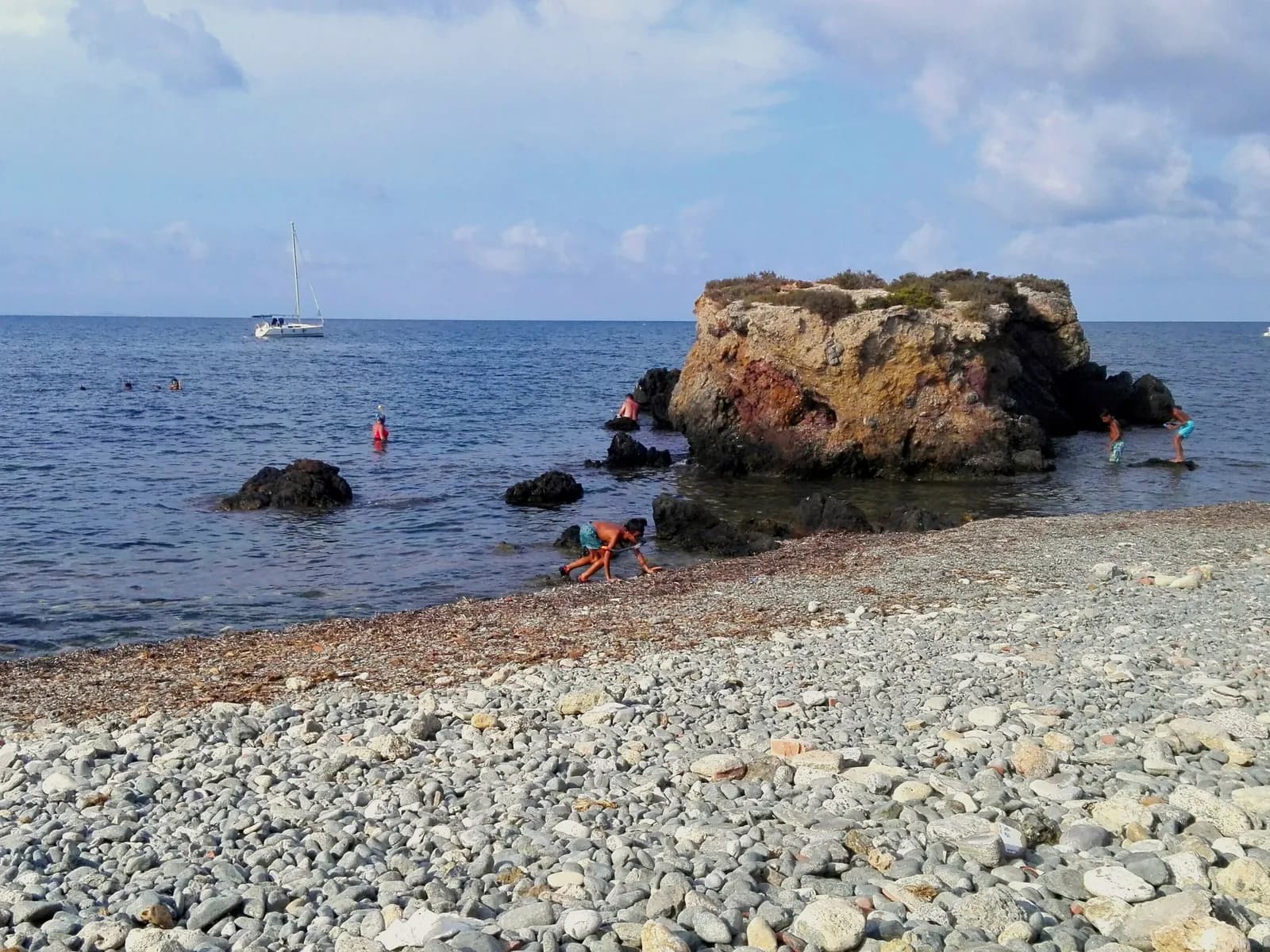 Islote y aguas transparentes de la isla de Tabarca