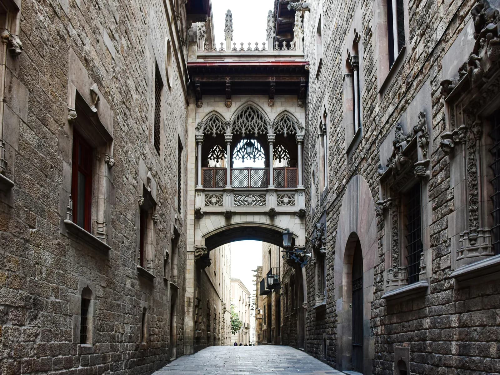 Pont del Bisbe, the Gothic bridge over Carrer del Bisbe
