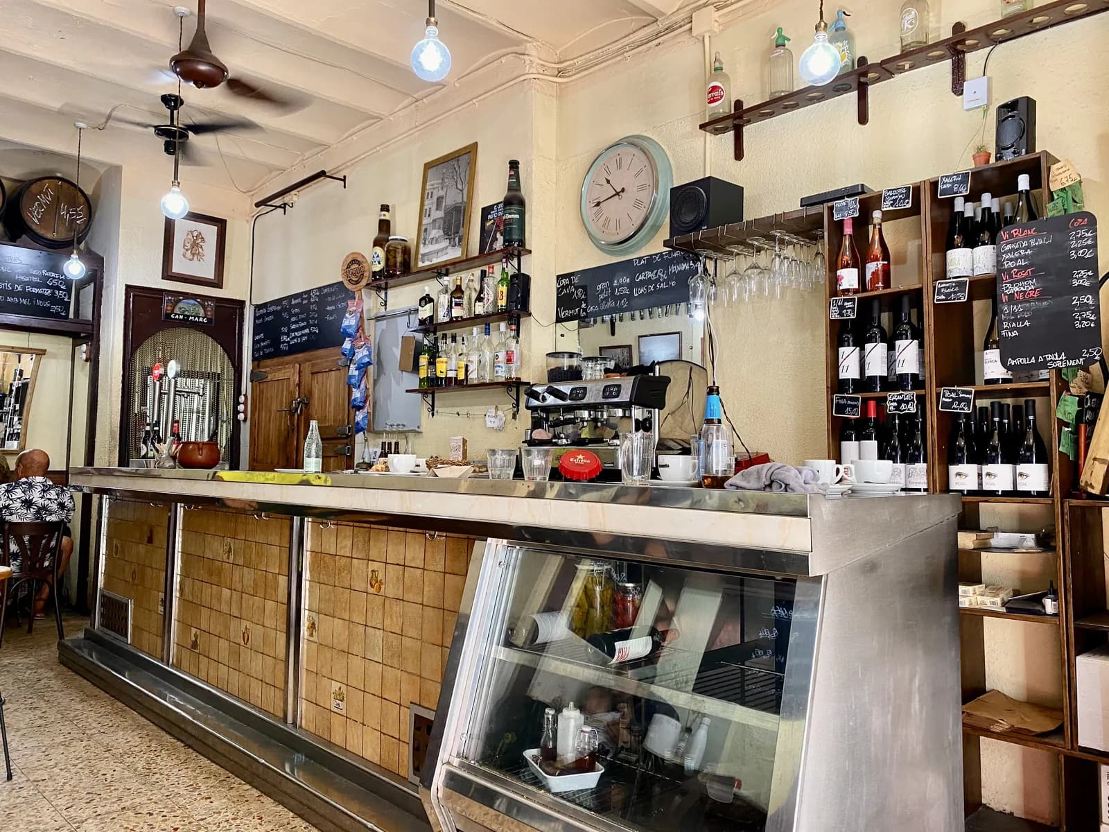 Bar counter of Bodega Montferry, a neighbourhood tavern in Barcelona