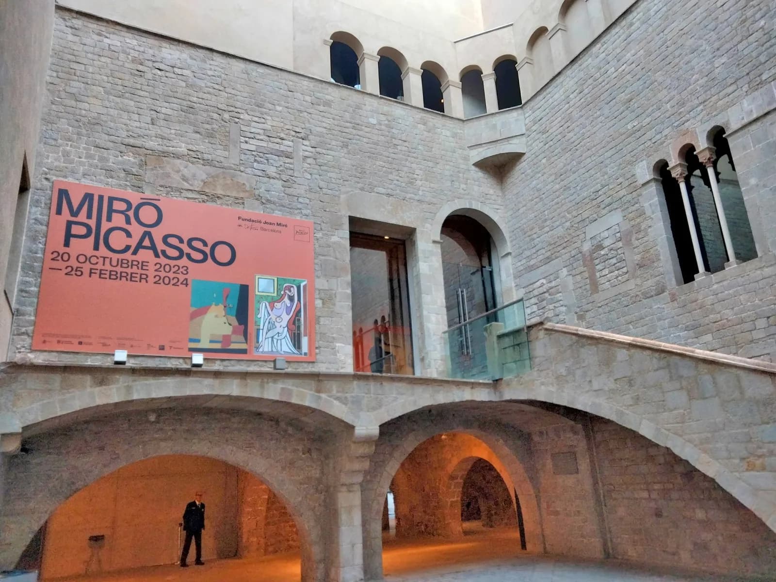 Patio gótico del Palau Finestres, sede del Museu Picasso en la calle Montcada