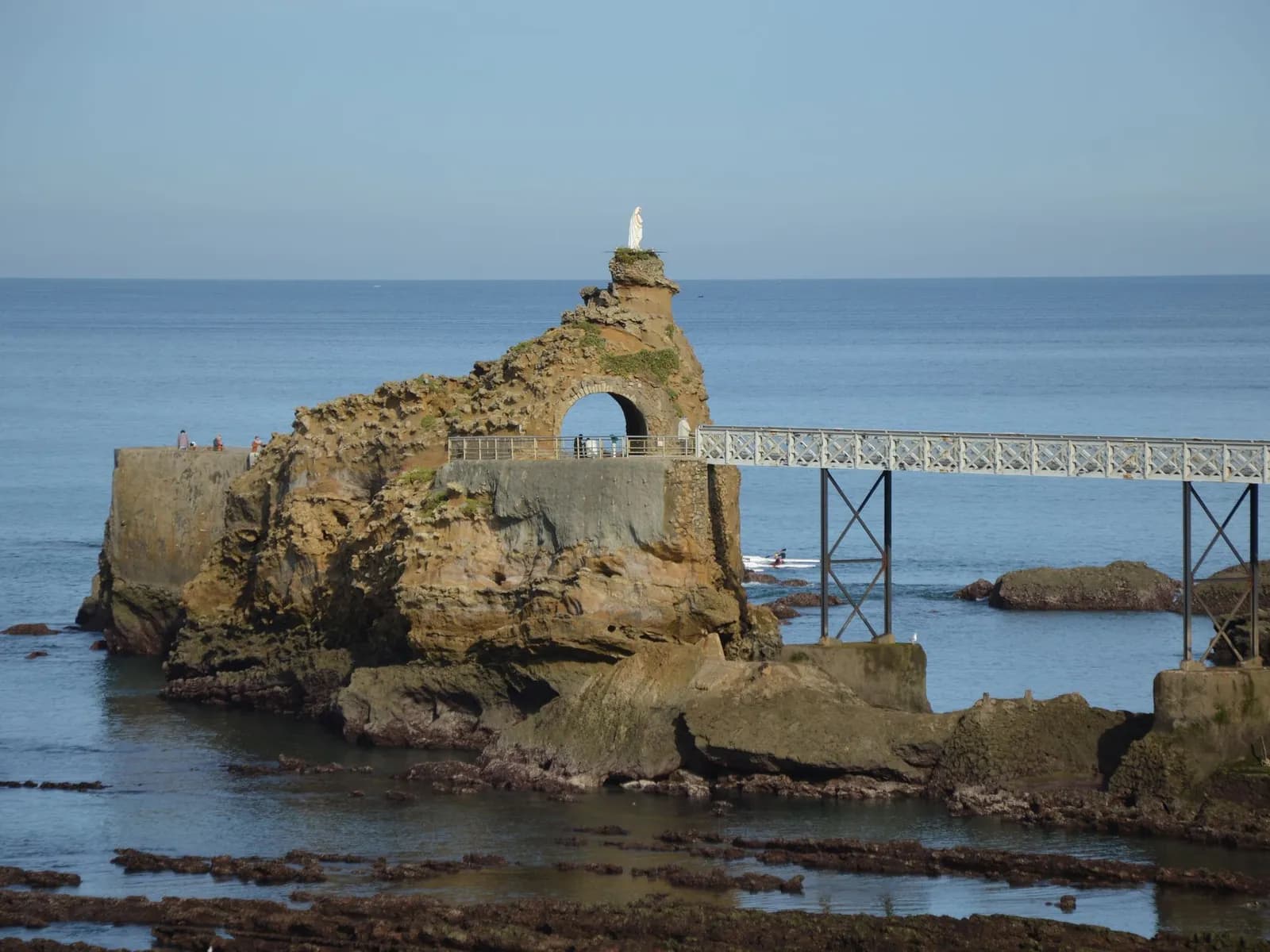 Roca de la Virgen y su pasarela en Biarritz