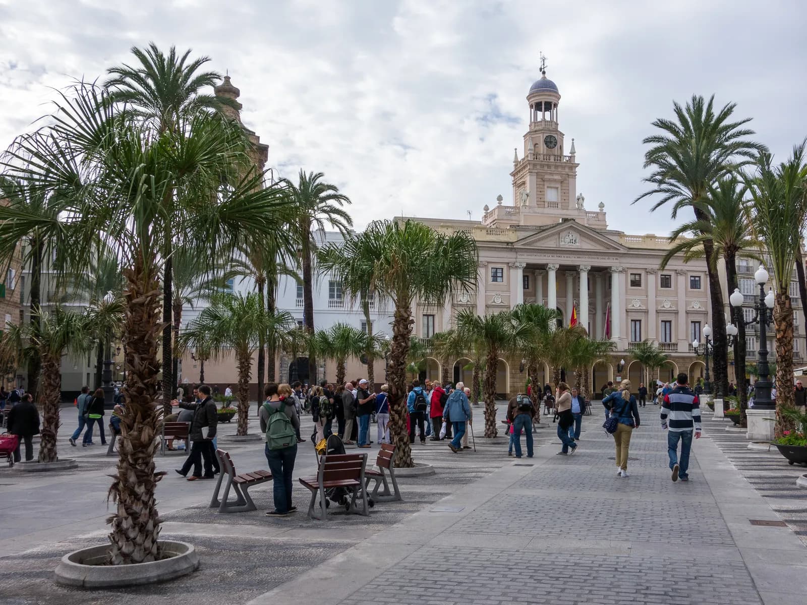 Plaza de San Juan de Dios and the City Hall