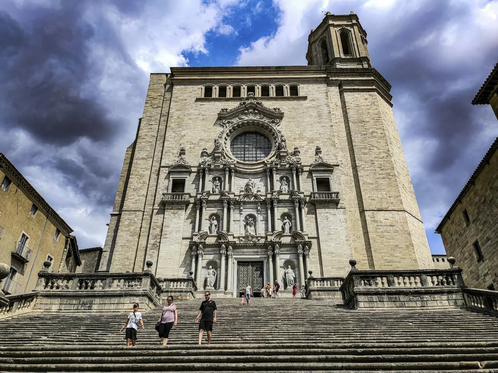 Catedral de Girona sobre su escalinata