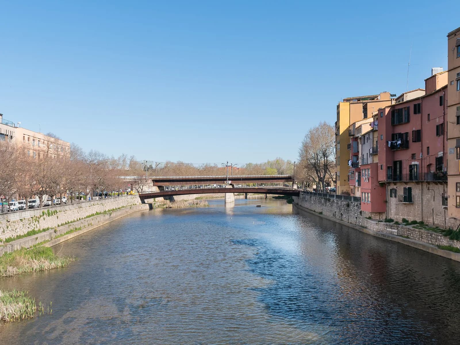 The Onyar houses and Girona's red bridge