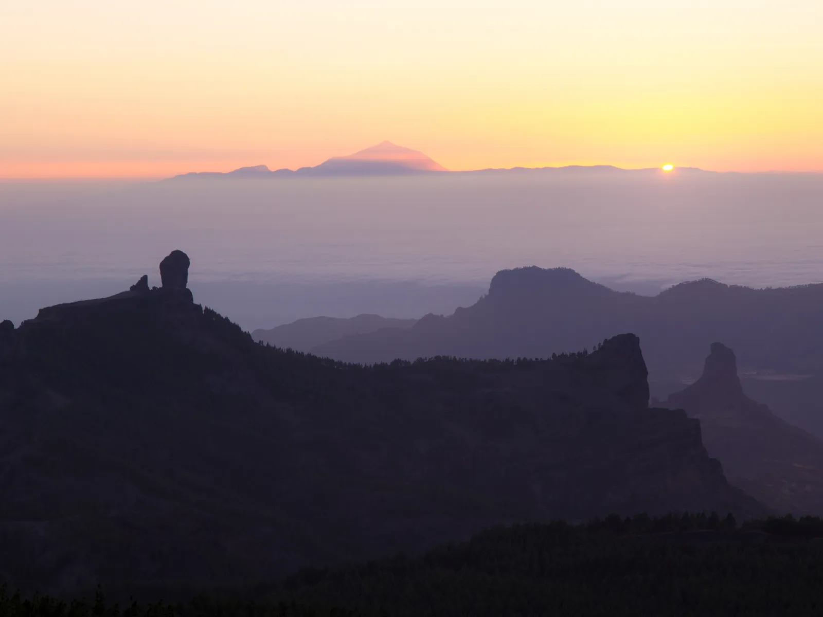 Sunset from Pico de las Nieves with Roque Nublo and Bentayga