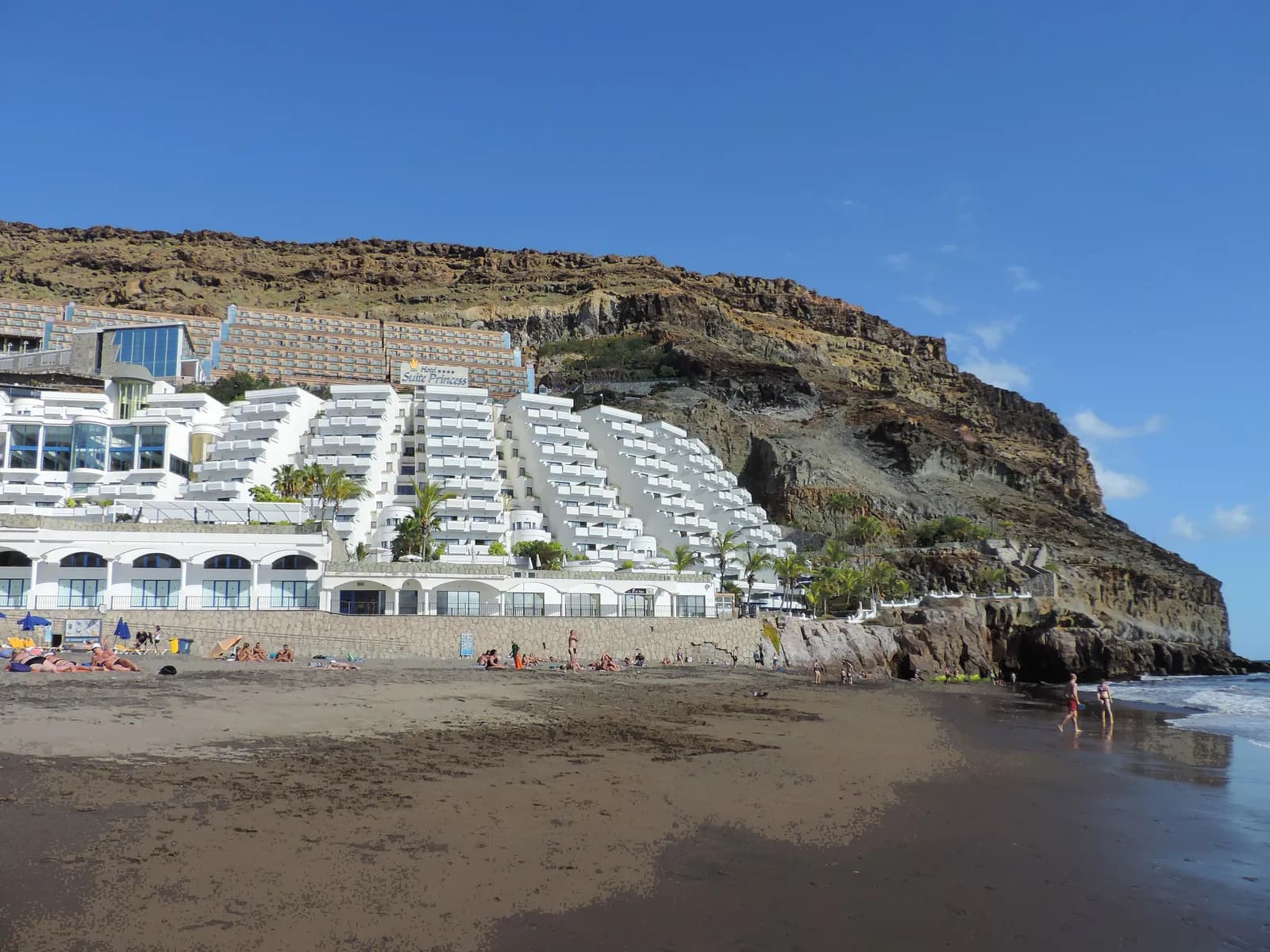 Costa de acantilados en Taurito, junto a Mogán