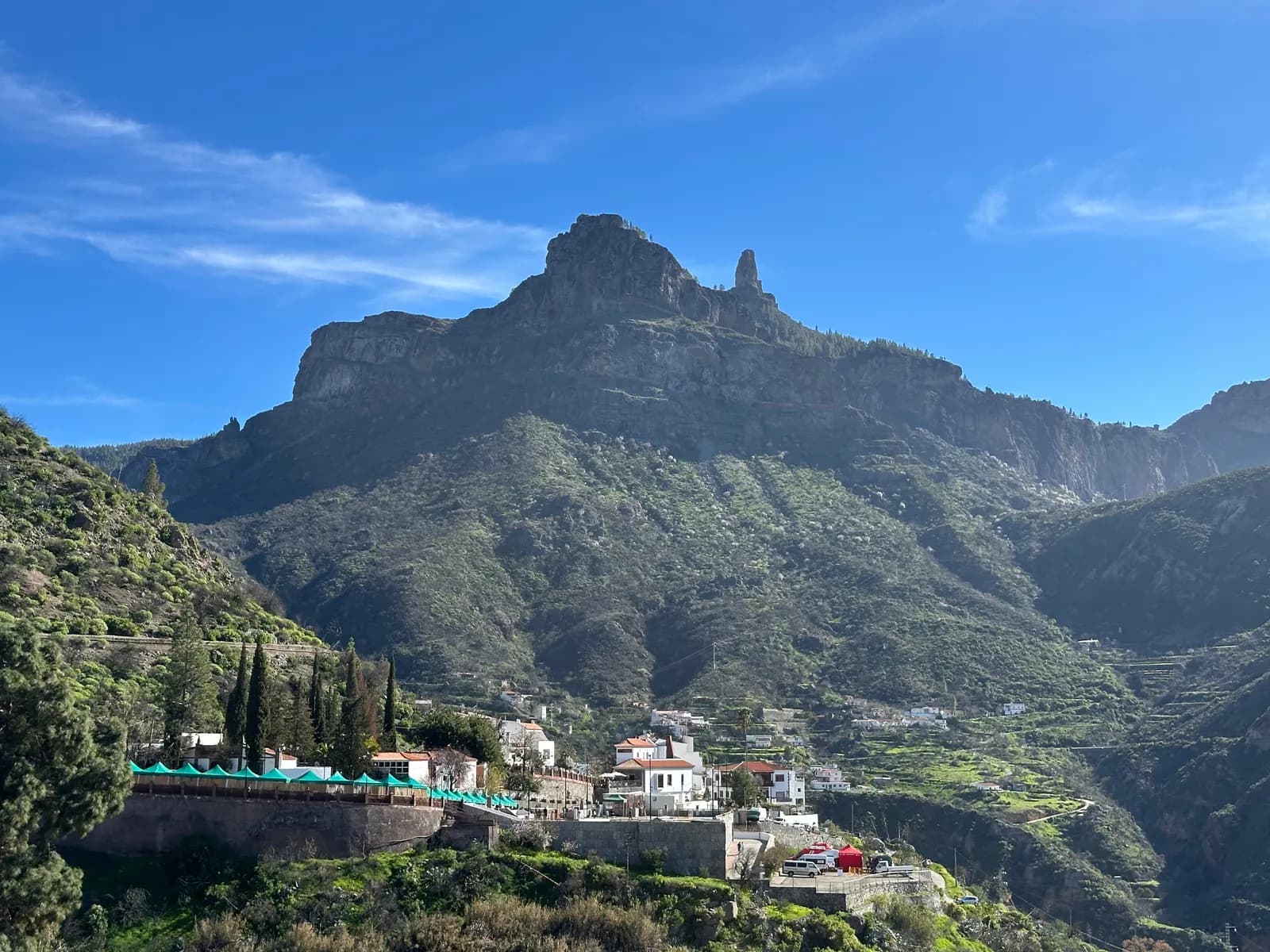 El Roque Nublo sobre las cumbres de Tejeda