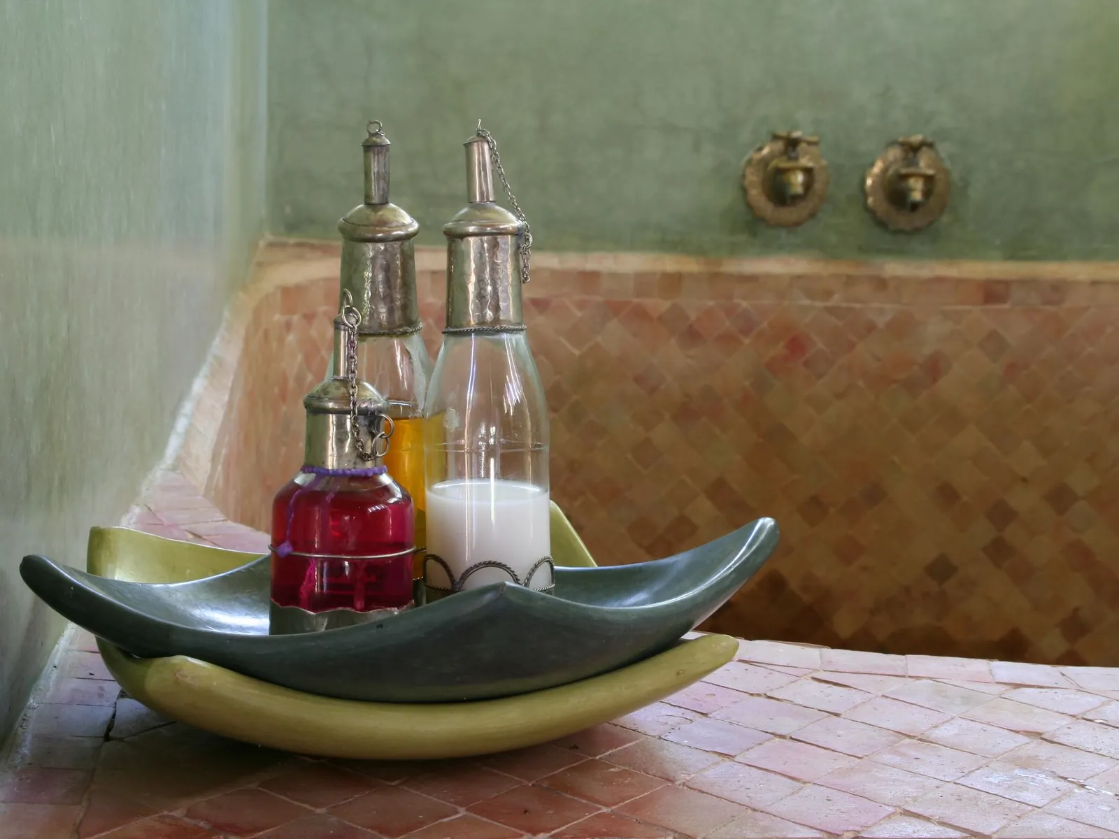 Aceites y aromas preparados para el ritual del hammam