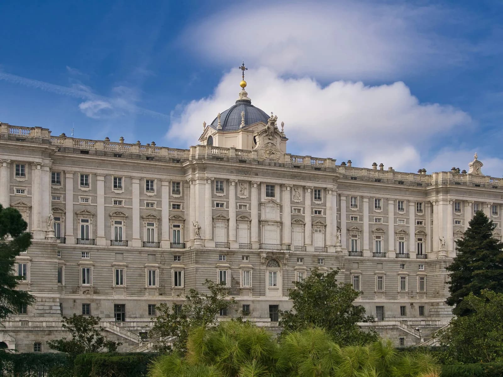 Palacio Real de Madrid y sus jardines