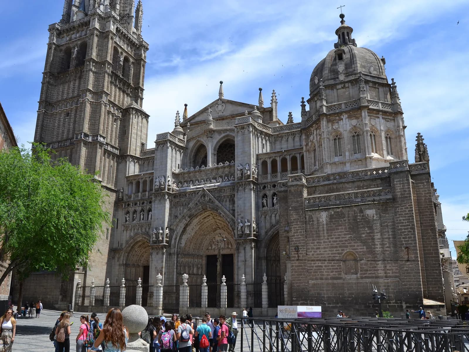 Catedral de Toledo vista desde la plaza del Ayuntamiento
