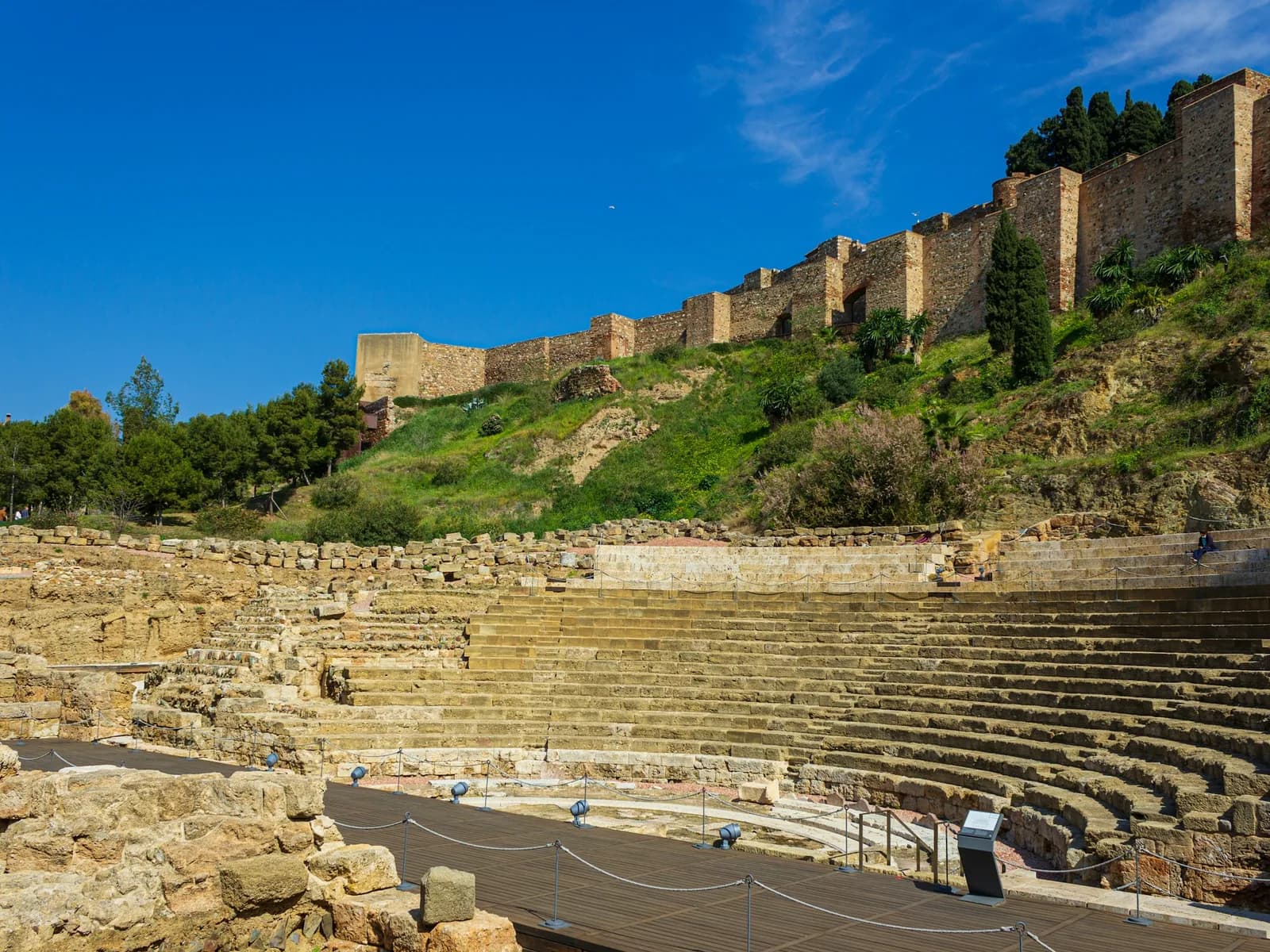 Teatro romano de Málaga junto a la Alcazaba