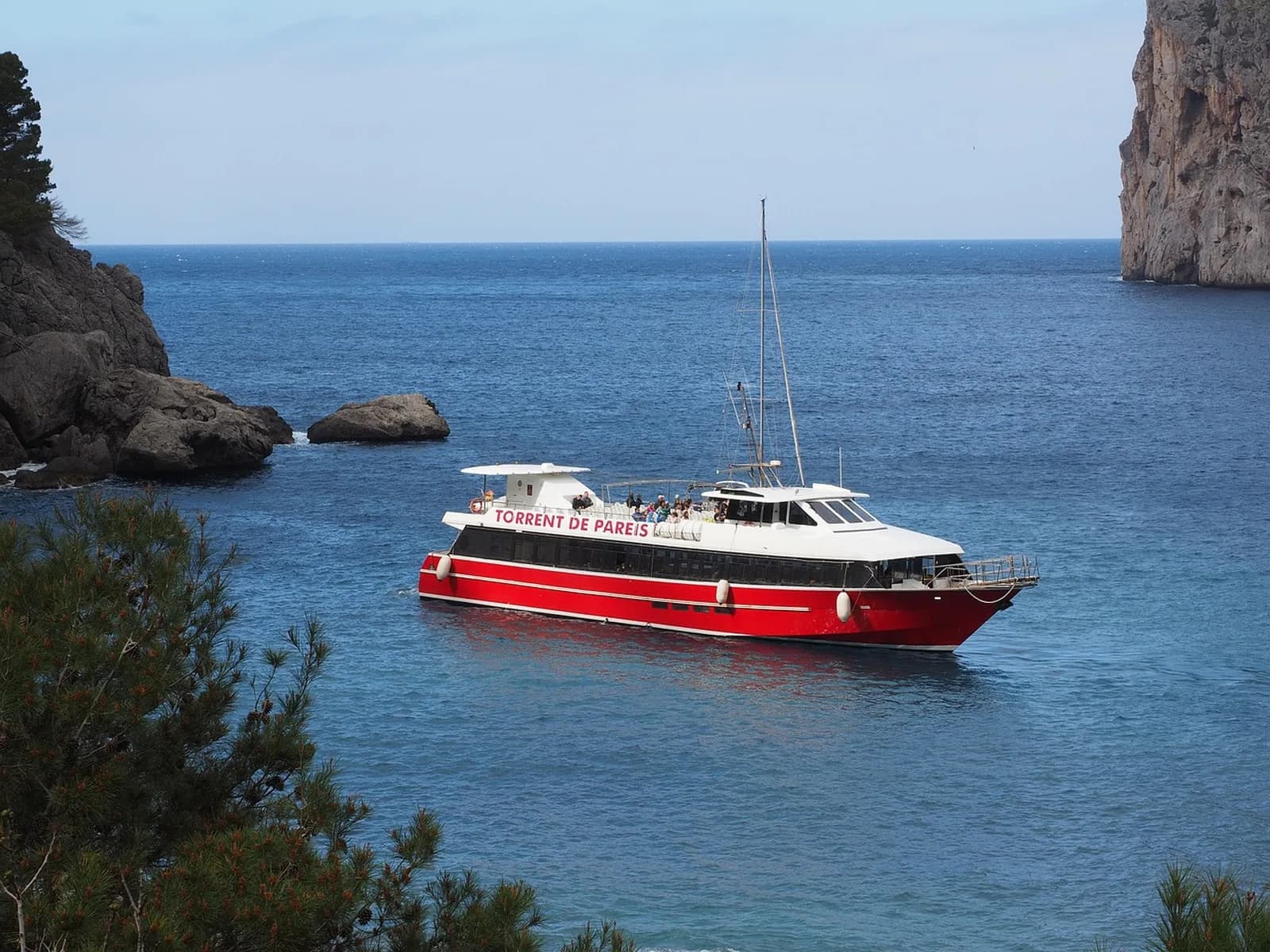 Excursion boat on the Sa Calobra coast