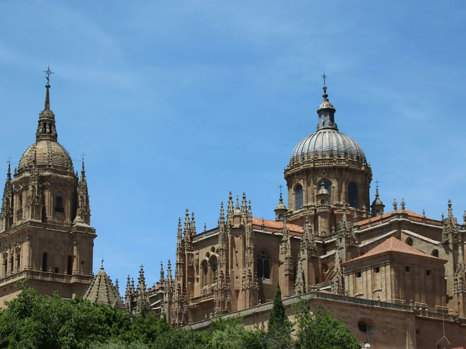 Torre y cúpula de las catedrales de Salamanca