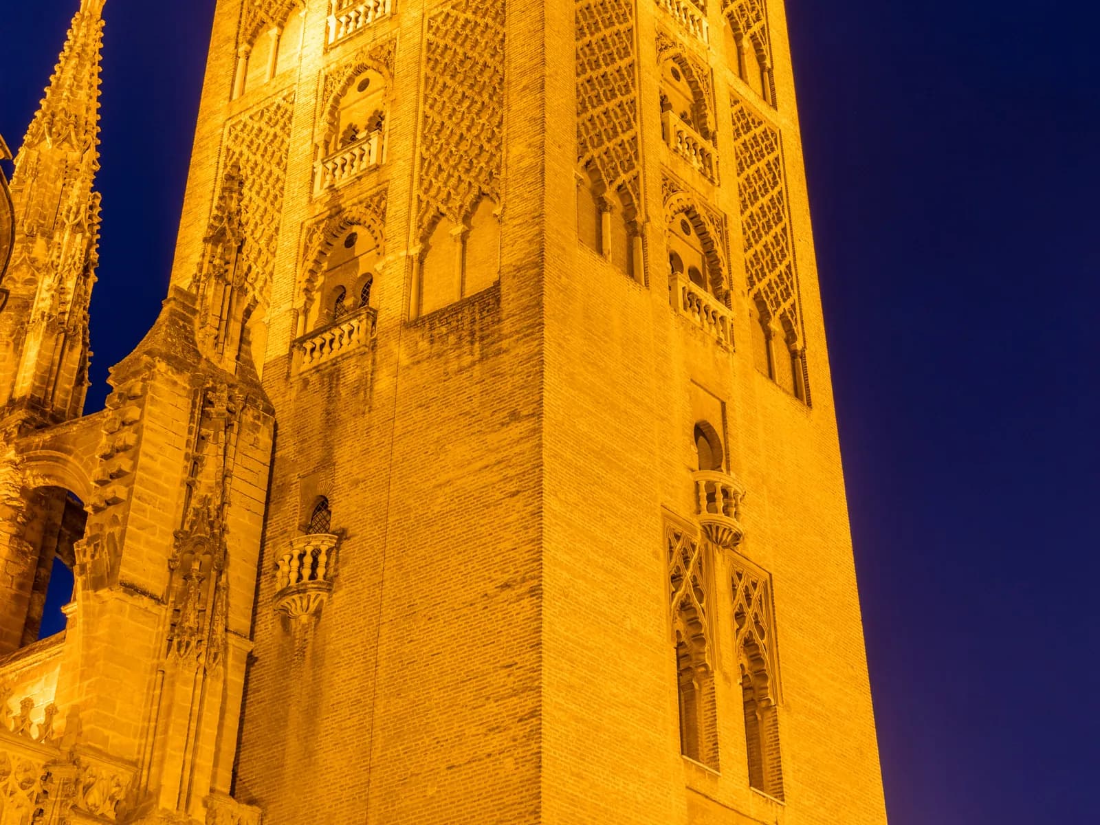 The Giralda illuminated at night
