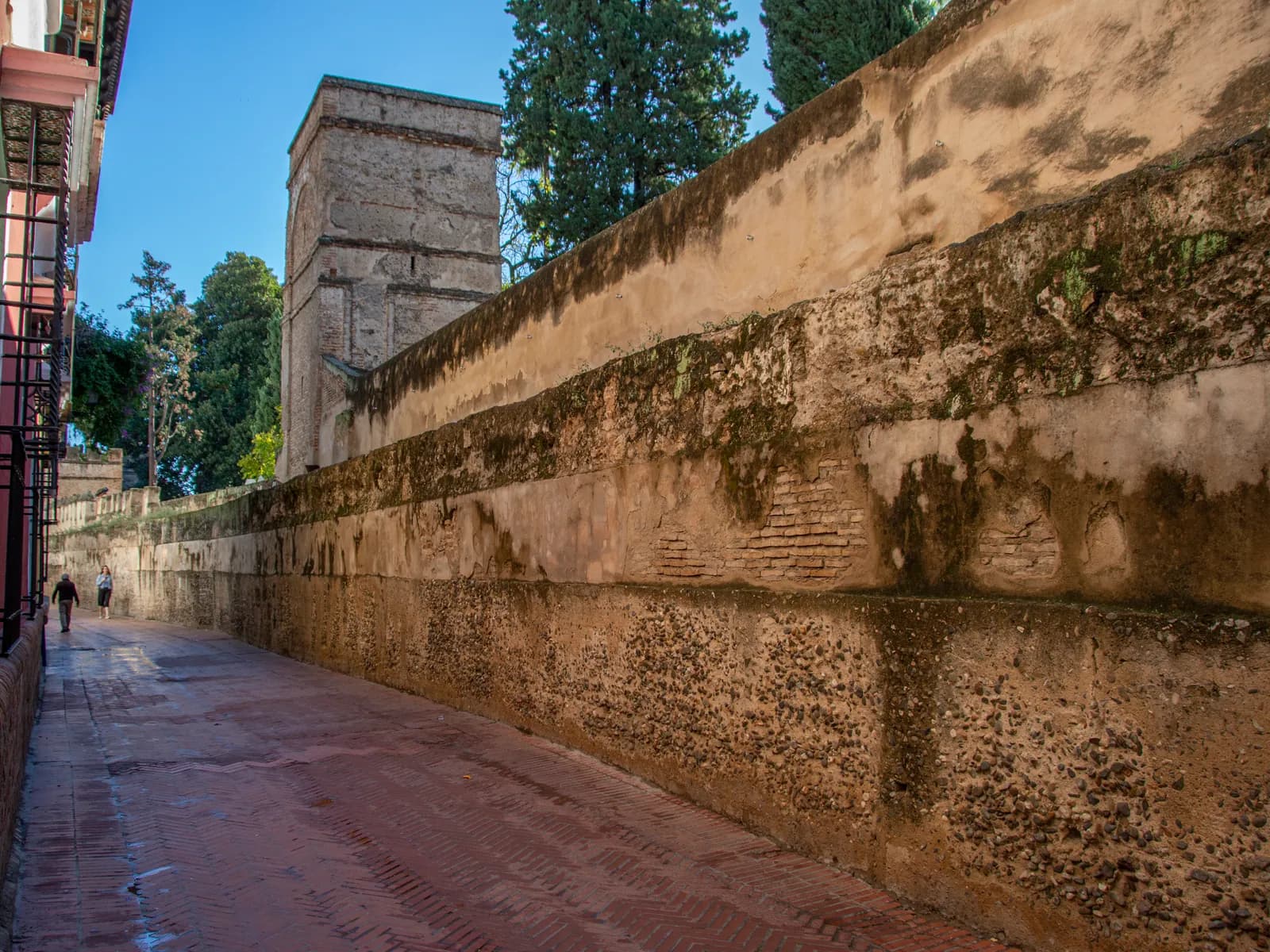 Callejón del Agua in the Santa Cruz quarter