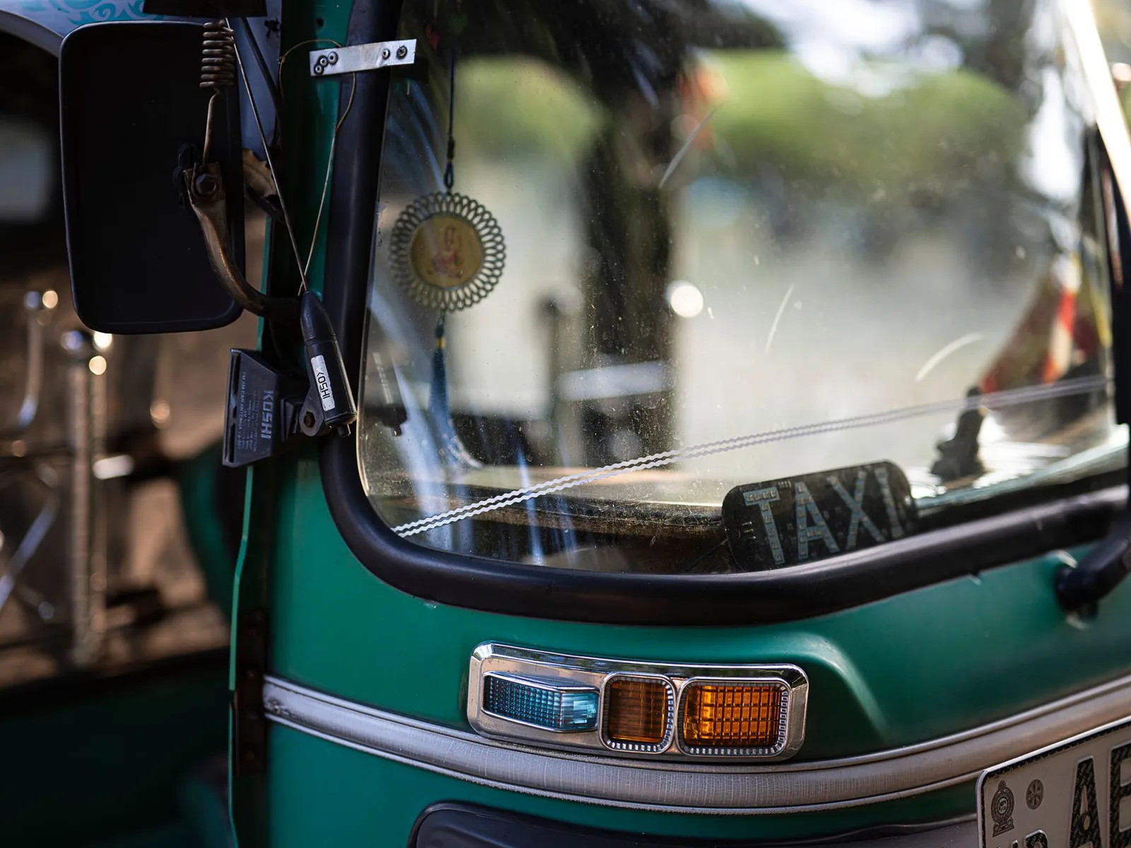 Detalle de la parte delantera de un tuk-tuk (imagen ilustrativa)