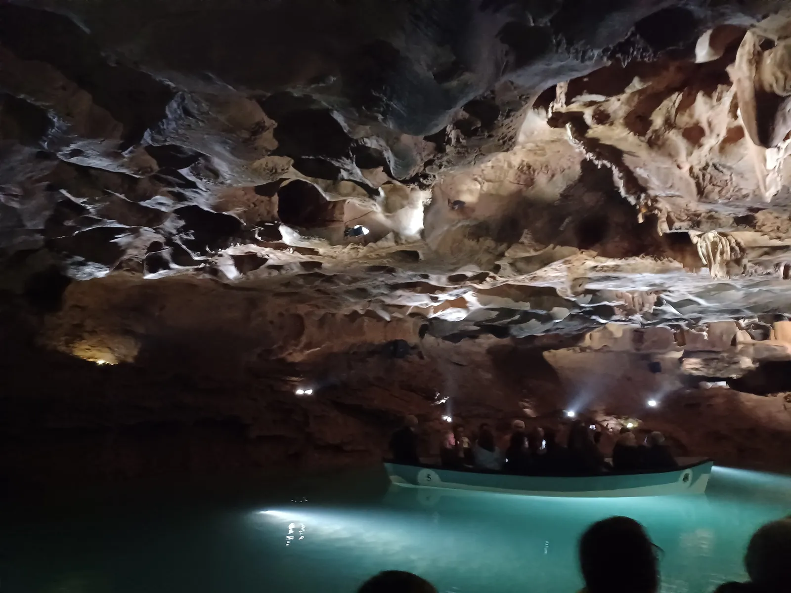 Río subterráneo navegable de las Cuevas de San José