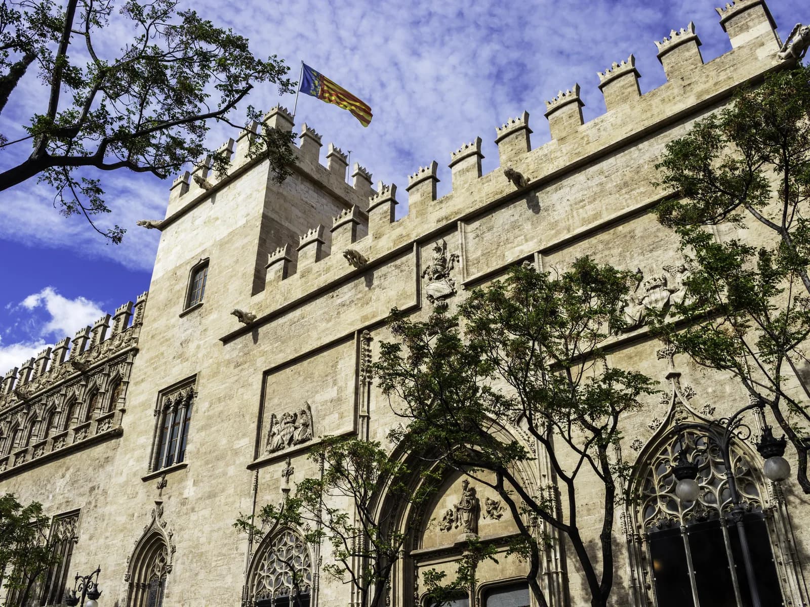 Fachada gótica de la Lonja de la Seda de Valencia