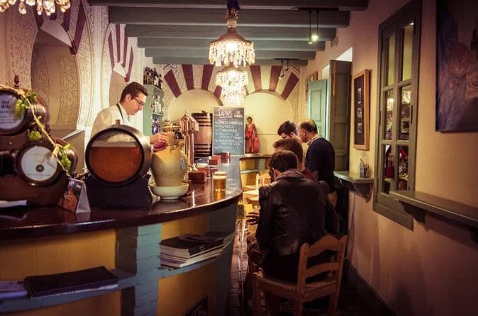 Barra de una taberna tradicional de Córdoba