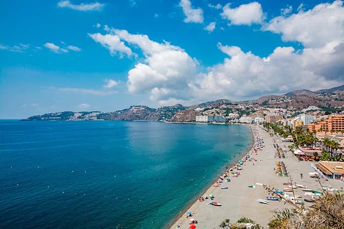 Playa y paseo marítimo de Almuñécar